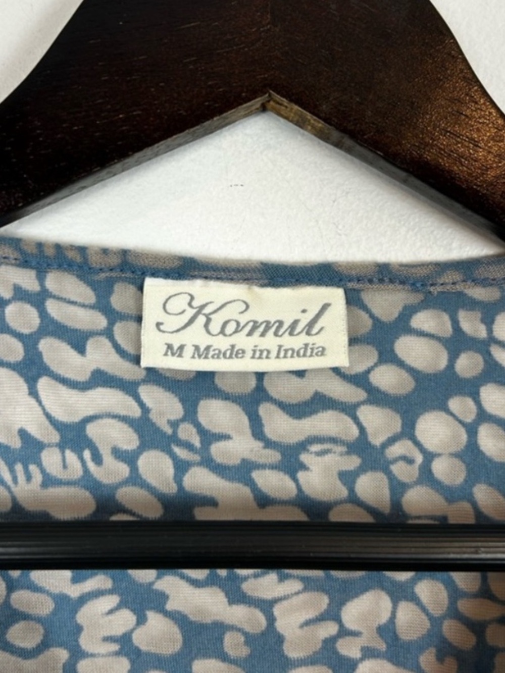 Komil India Sleeveless V-Neck Blouse Size Medium Blue / Grey - Picture 3 of 5